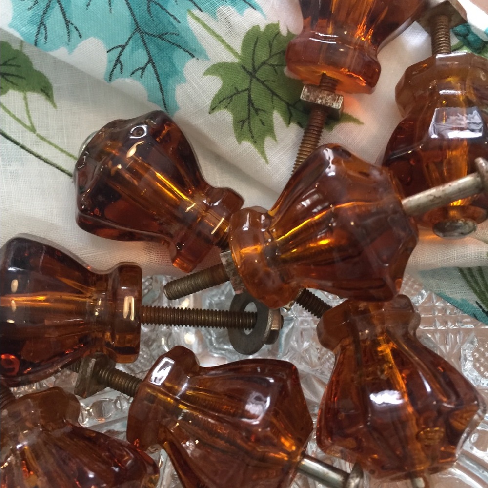 8 amber glass knobs - Picture 2 of 5